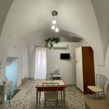 The White Rose Apartment Челие Месапика Екстериор снимка
