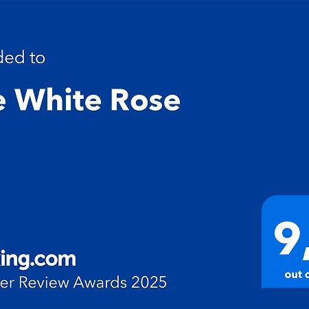 The White Rose Apartment Челие Месапика Екстериор снимка