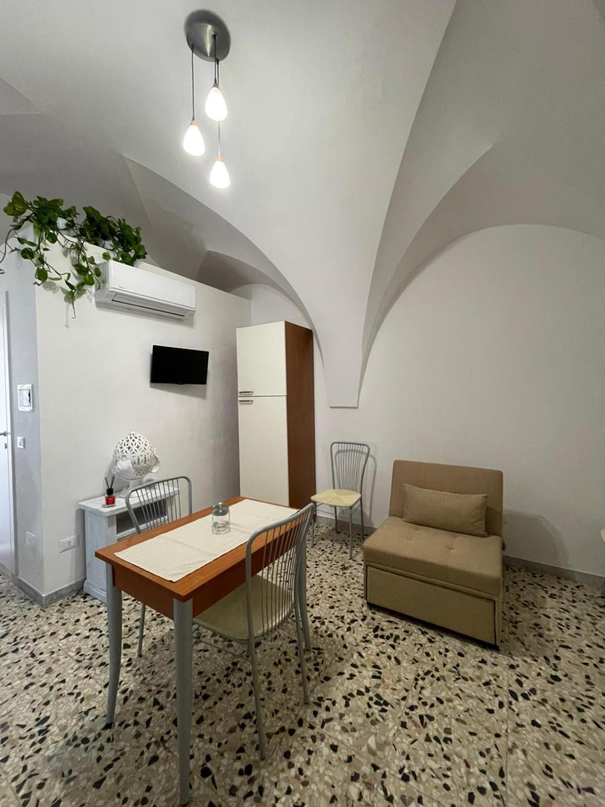 The White Rose Apartment Челие Месапика Екстериор снимка